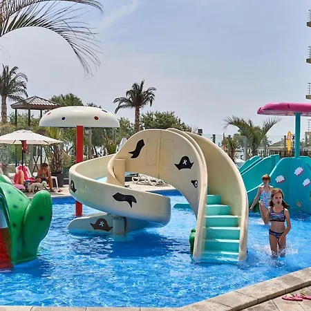 Copahavana Pool & Spa Mamaia Nord